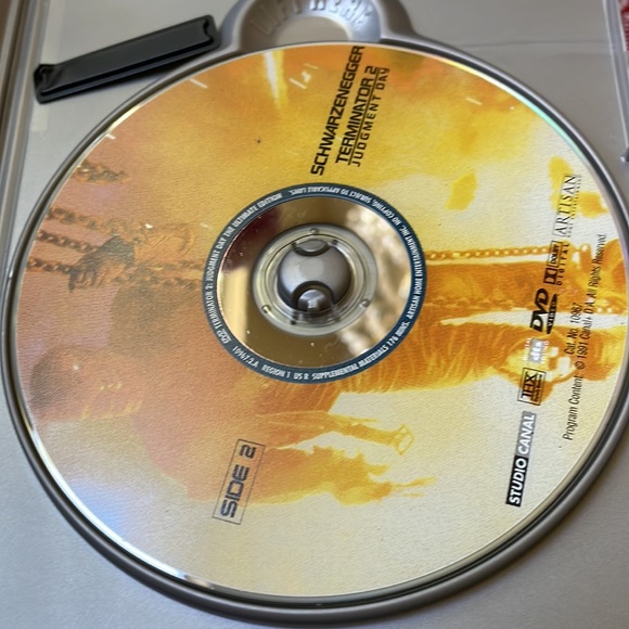 T2 Terminator 2 The Ultimate Edition Judgment Day DVD 2 Disc Set - Picture 6 of 9